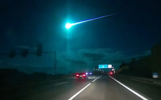 Una increíble bola de luz sobrevoló Portugal y España y tiñó el cielo de verde