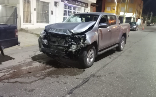Manejaba borracho por el barrio Roca y chocó:   hay un herido