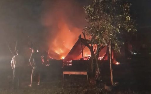 Un hombre prendió fuego su casa con sus tres hijos adentro: la madre de los chicos logró salvarlos