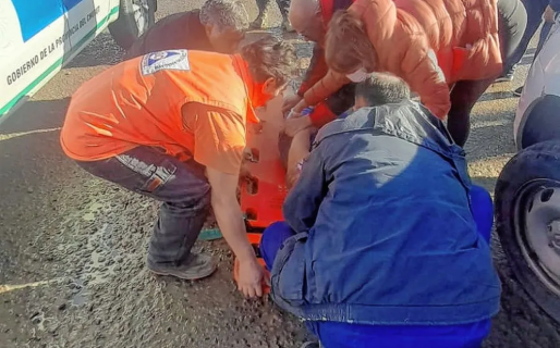 Una mujer resultó herida tras ser arrastrada por auto sin conductor