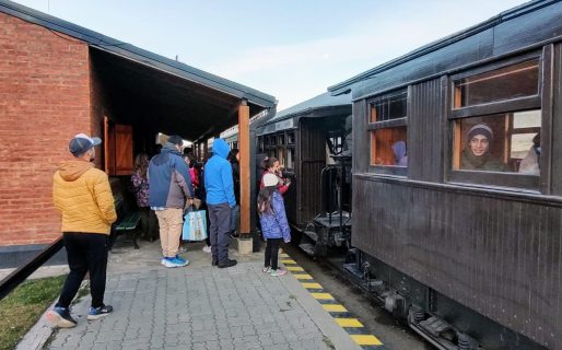 Con un viaje lleno de pasajeros, “La Trochita” conmemoró el 79° aniversario de su llegada a Esquel