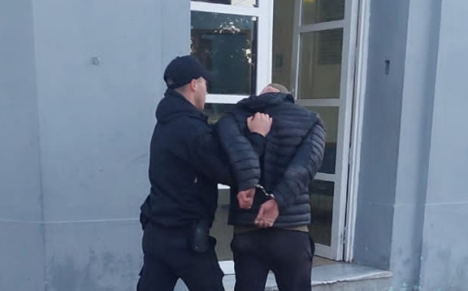 Estaba borracho, protagonizó una pelea callejera e intentó agredir a la policía