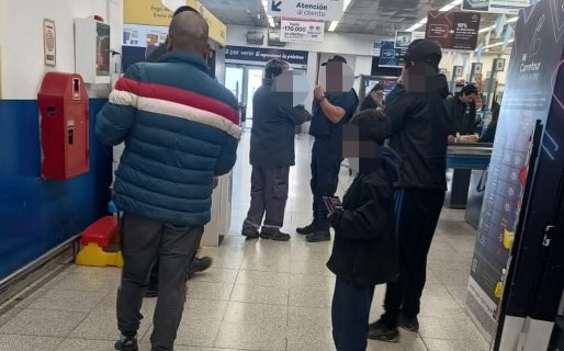 Los demoraron por querer robar carne acompañados de un menor