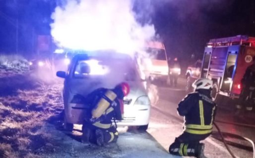Se le prendió fuego el auto cuando iba viajando