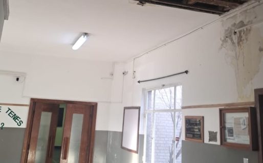 Cayó parte del techo en la Escuela de Diadema y los alumnos están sin clases hace un mes
