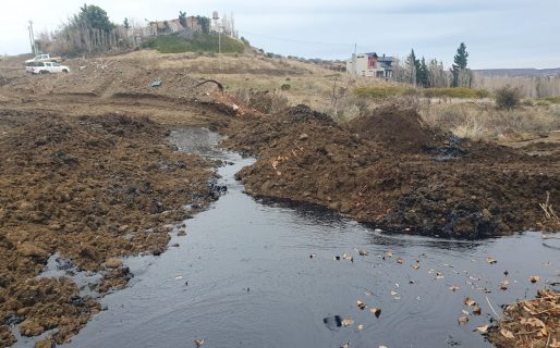 «Hay vecinos damnificados porque les entró petróleo en sus terrenos»
