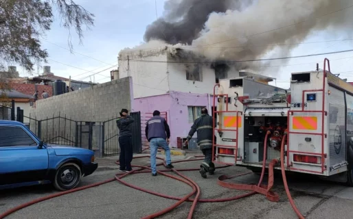 Dormía junto a su hijo cuando se le incendió la vivienda por completo