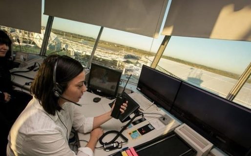Trabajadores de torre de control comienzan medidas de fuerza por despidos y aumentos salariales