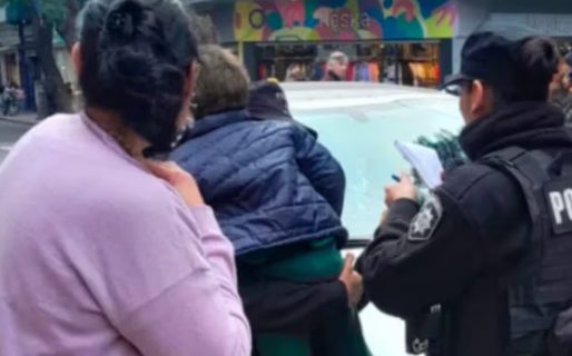 Un nene de dos años quedó encerrado dentro de un auto: la insólita justificación de la madre