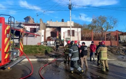 Dos niños jugaban con fuego y provocaron el incendio de su casa