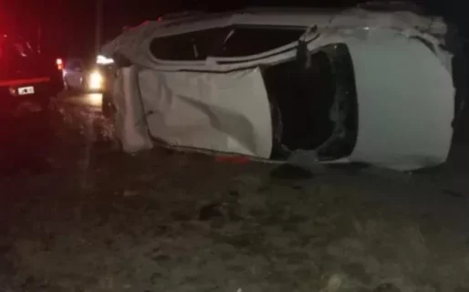 Un custodio del gobernador volcó y fue rescatado inconsciente