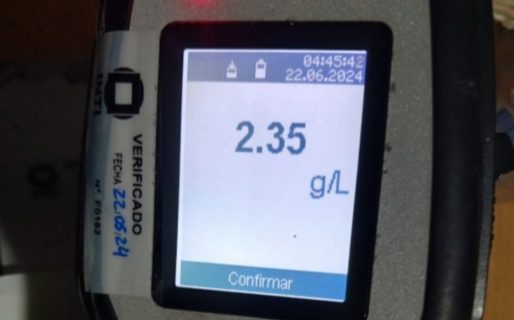 Iba ebrio, chocó un auto y escapó de la Policía