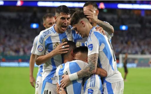 Con dos goles de Lautaro Martínez, Argentina venció a Perú y se clasificó a cuartos de final de la Copa América como líder