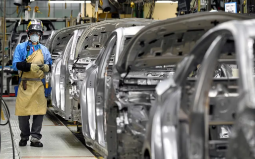 Se agudiza la recesión: la industria cayó 16,6% en abril y la construcción se derrumbó 37,2%