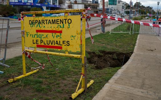 Evalúan el desmoronamiento del paseo costero que por ahora no afecta la Ruta 3