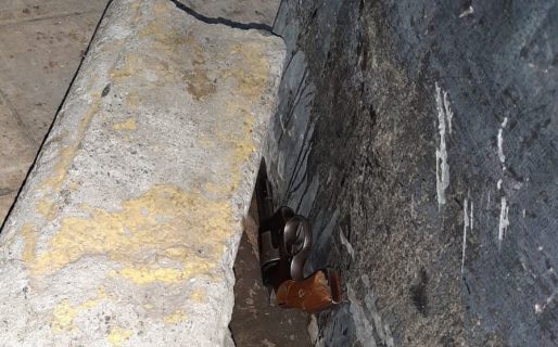 Un hombre quedó detenido tras intentar deshacerse de un arma