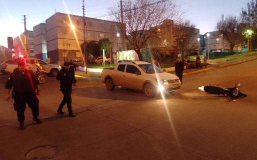 Una mujer resultó lesionada tras un choque vehicular