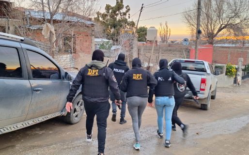 Allanaron un domicilio en barrio San Martín por robos con uso de arma blanca