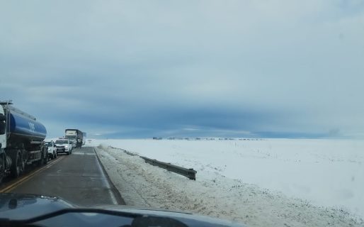 Largas filas en la Ruta Nacional N°3 camino a Comodoro: «El viento complica todo»