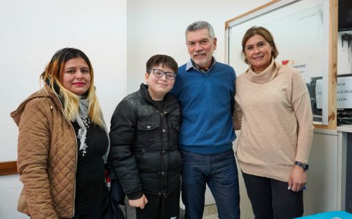 Entregaron 60 pares de lentes a vecinos de distintos barrios de Comodoro