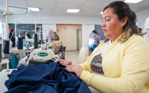 El Centro de Promoción Laboral avanza en la confección de indumentaria para municipales