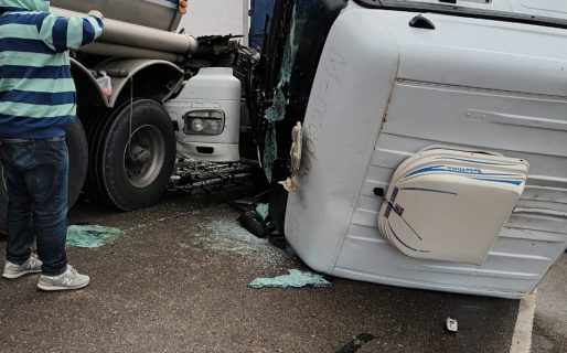 Ruta 3: Cortaron el tránsito por accidente de un camión a 10 Km. de Garayalde
