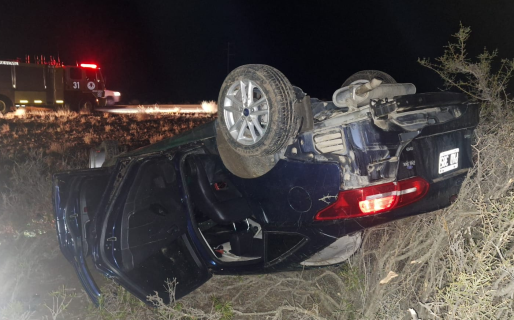 Un auto con cinco comodorenses volcó camino a Sarmiento por esquivar a un perro muerto