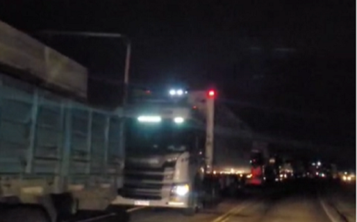 Durante la madrugada rescataron a más de 100 personas varadas en la Ruta Nacional N°3