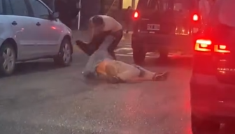 Comodoro violento: brutal pelea en pleno centro