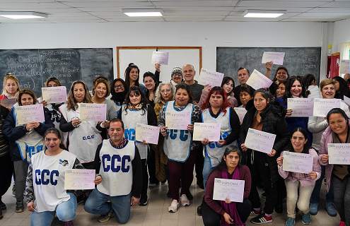 Se capacitó a más de 60 personas en costura familiar e industrial