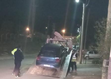 Manejaba borracho y se quedó dormido en plena calle
