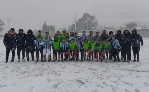 Huracán de Parque Patricios probó jugadores de Saavedra y el Globo petrolero