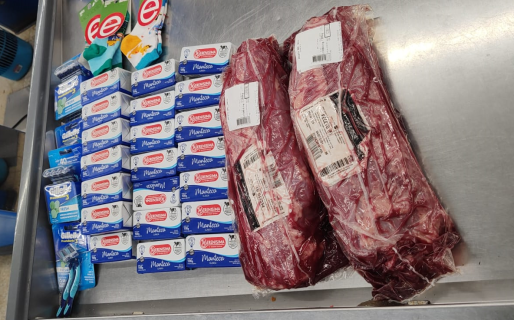 Quiso esconder mercadería en su bolso para no pagar