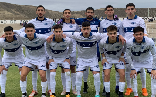 Newbery abrió la fecha con una victoria