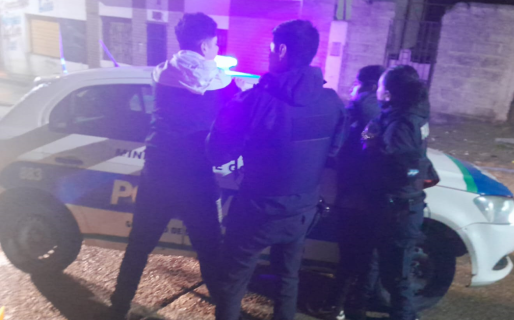 Intentaron escapar tras robar elementos de un auto y fueron detenidos