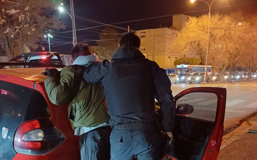 No llegó muy lejos: intentó robar un celular, una billetera y lo detuvieron