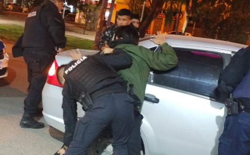 Le robaron el celular a punta de pistola