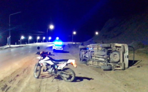 Manejaba borracho, se cruzó de carril y volcó