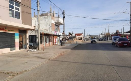 Cuatro delincuentes robaron la recaudación de una panadería y escaparon