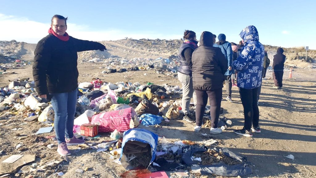 Vecinos reclaman por un basural clandestino en km. 18 | El Comodorense