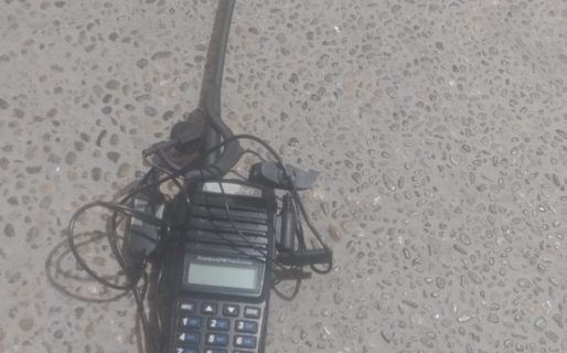 Dos jóvenes atrapados cuando querían robar en un vehículo