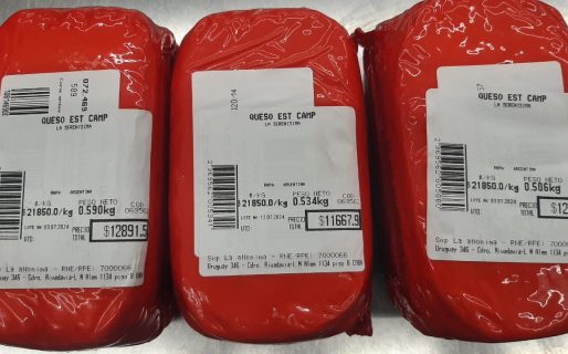 Detuvieron a un hombre por hurtar 3 hormas de queso de un supermercado