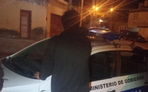 Tenía pedido de captura y lo encontraron caminando por barrio Ceferino