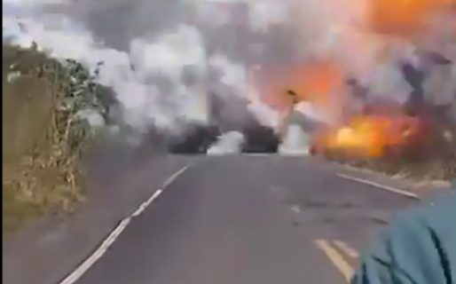 Un camión cisterna explotó y voló todo lo que estaba a su alrededor