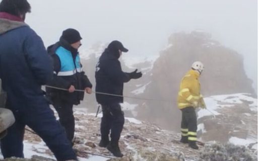 Lograron recuperar el cuerpo de la mujer que falleció al caer de un barranco