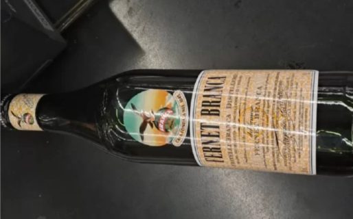 Quiso llevarse una botella de Fernet pero lo descubrieron
