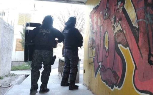 Arrestaron a dos sujetos implicados en un homicidio