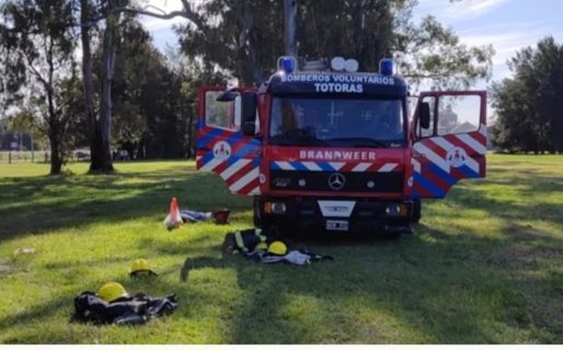 Una mujer se le enganchó la bufanda en el motor del tractor y murió