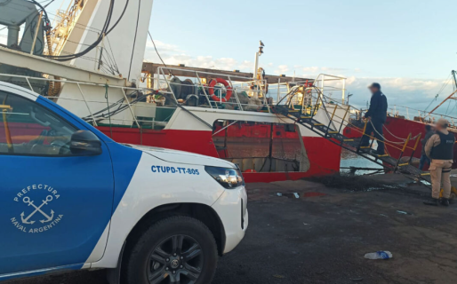 Secuestran alcohol y drogas en un buque pesquero