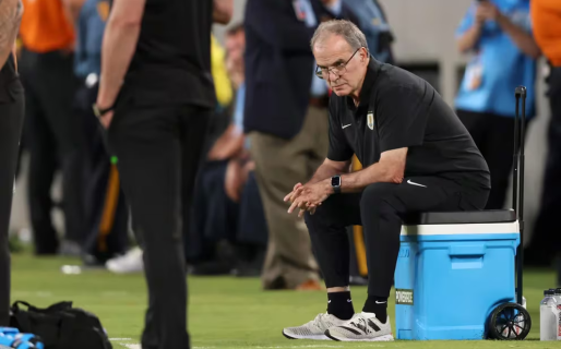 A Bielsa le recordaron la final de Libertadores que disputó con Newell’s y lanzó una reflexión que se hizo viral: “El fútbol es propiedad popular”